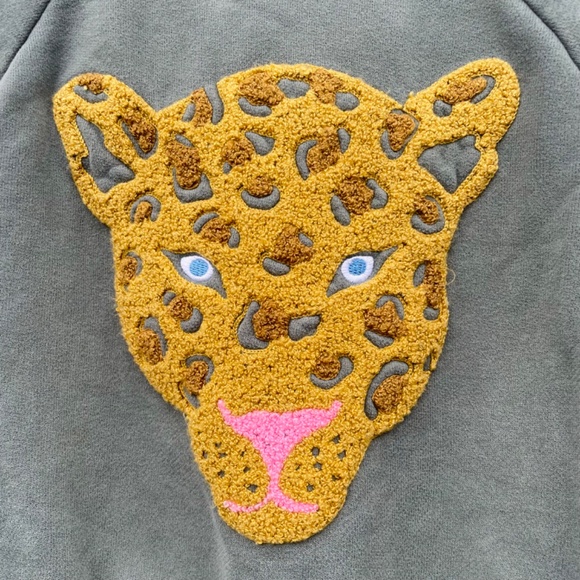 American Outfitters Girls Sweatshirt | Size 8 | Leopard Patch | A076 - Picture 3 of 8